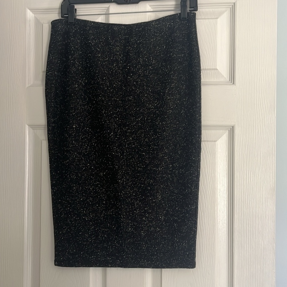 Black and white pencil skirt